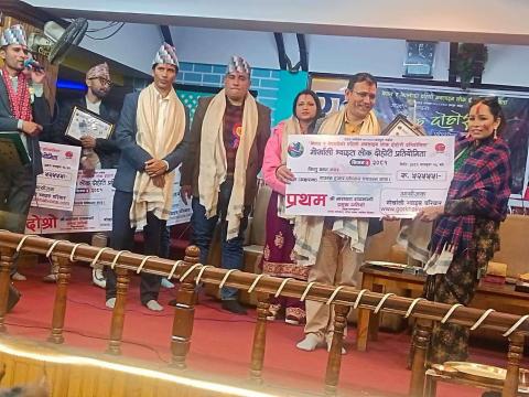 अनलाइन लोकदोहोरीमा गिरी र थापा विजयी