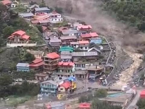 भारतको उत्तरकाशीमा ‘आरीघोप्टे वर्षा’ पछि बाढी, कम्तीमा ४ जनाको ज्यान गयो