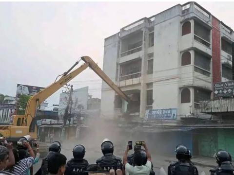 वीरगञ्जमा डोजर आतंक : ‘सरकारको दादागिरी शैली’—उमेश डालमिया