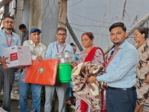 विपत्तिमा परेका नागरिकहरूको सहारा बन्दै साहारा नेपाल साकोस विपत्तिमा परेका नागरिकहरूको सहारा बन्दै साहारा नेपाल साकोस